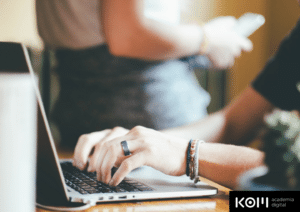 Los Mejores Cursos Online de Crea la imagen de una campaña digital kom academia digital e learning plataformas aula virtual los mejores cursos ranking tabla comparativa 39 KOM Academia Digital Los Mejores Cursos Online de Diseño y estrategia de Packaging.