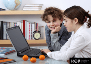 Los Mejores Cursos Online de Ilustración de personajes para marcas kom academia digital e learning plataformas aula virtual los mejores cursos ranking tabla comparativa 49 KOM Academia Digital Los Mejores Cursos Online de Producción gráfica para discos de música.