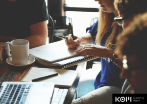 Los Mejores Cursos Online de E-commerce: Gestión de tiendas online kom academia digital e learning plataformas aula virtual los mejores cursos ranking tabla comparativa 9 KOM Academia Digital Los Mejores Cursos Online de App Marketing: Estrategias para impulsar tu aplicación móvil.