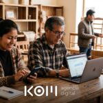 Vendedora responde mensajes en el celular mientras el dueño revisa en la laptop los clics del botón de WhatsApp en la página web (botón de whatsapp en página web)