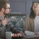 Abogado peruano revisando casos de empresas multadas por INDECOPI en 2024-2025 por incumplir el Libro de Reclamaciones