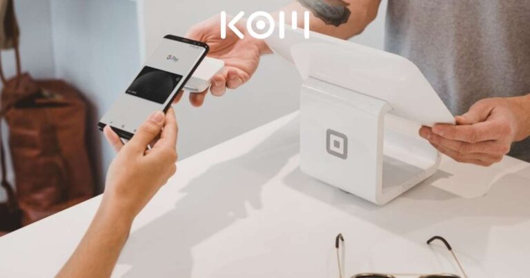 Persona comprando en tienda virtual WooCommerce - KOM Agencia Digital