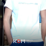 Auditora peruana aplicando checklist anual de 30 puntos de cumplimiento del Libro de Reclamaciones