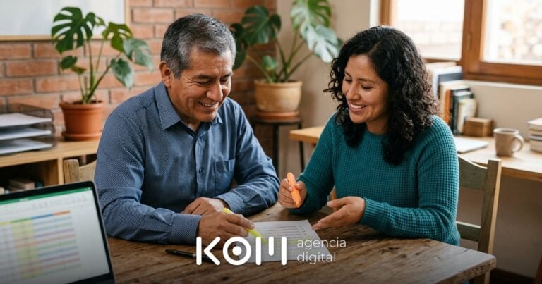 Dos dueños de negocio revisan con resaltadores la lista de artículos de su blog para evaluar si es contenido útil para Google (contenido útil google)