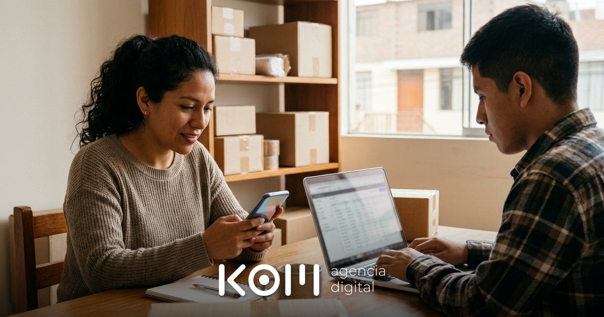 Equipo de una tienda online confirma un pago en el celular y registra pedidos para medir conversiones offline en Google Ads (conversiones offline google ads)