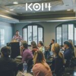 Personas en capacitación y formación educativa - KOM Agencia Digital