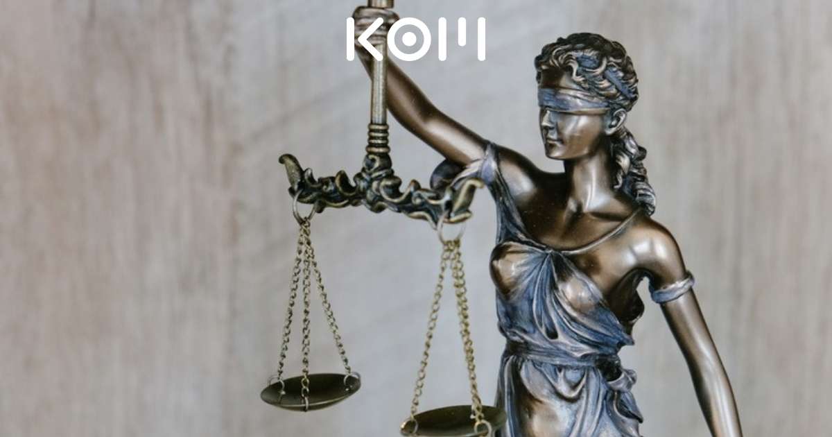 Balanza de justicia representando estudios legales en Lima - KOM Agencia Digital