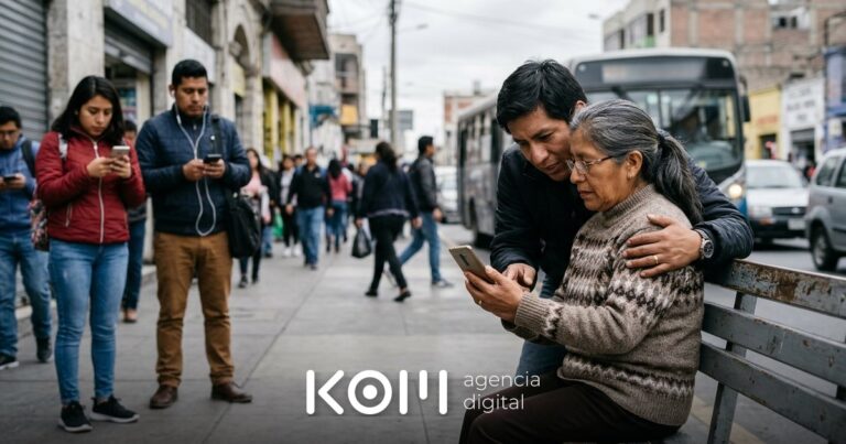 Señora mayor intenta llenar un formulario en su celular junto a su hijo, ejemplo de por qué importa el diseño web móvil