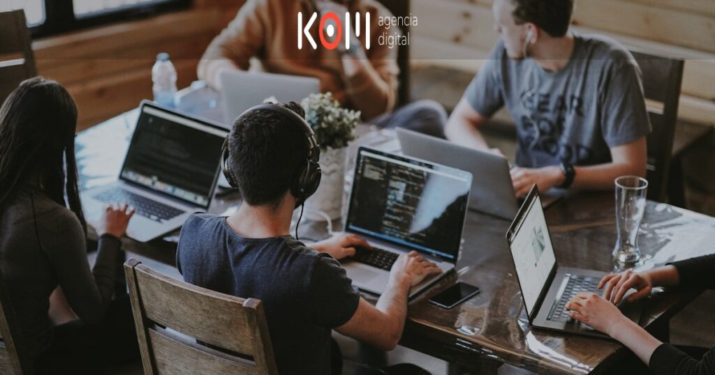 15 ejemplos de landing pages que convierten (con análisis técnico) - KOM Agencia Digital