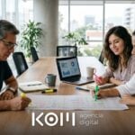 Equipo revisa una hoja de cálculo con artículos del blog para decidir qué eliminar en una limpieza de contenido SEO (eliminar contenido seo)