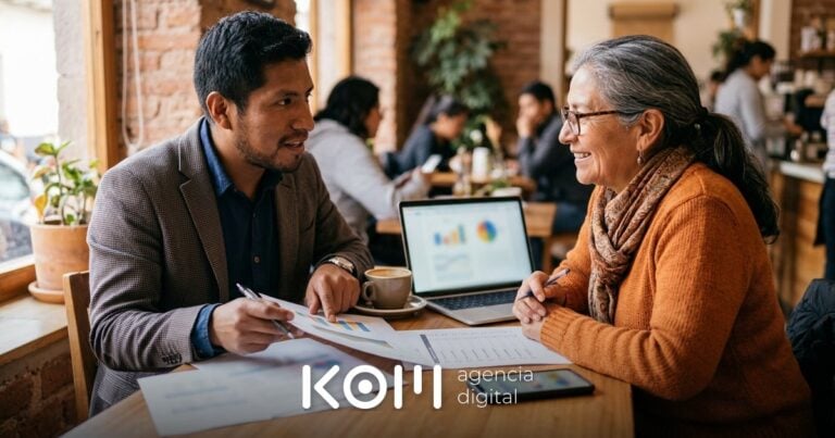 Dueño de negocio y consultora revisan un checklist en una cafetería para entender por qué Google Ads no funciona en su campaña