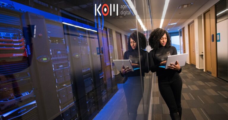 Google AI Overviews y AI Mode: cómo optimizar para los resúmenes de IA de Google - KOM Agencia Digital