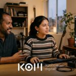 Equipo creativo edita en su computadora clips generados con una IA para crear videos para redes sociales de una marca