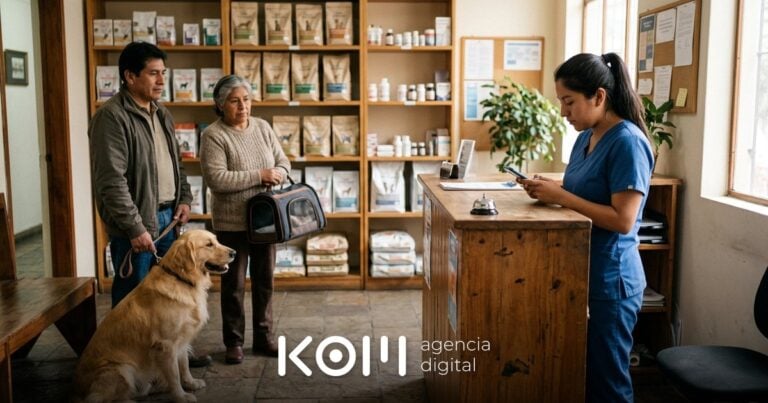 Recepcionista de una clínica veterinaria revisa en el celular las citas que agenda con IA para veterinarias mientras atiende a clientes