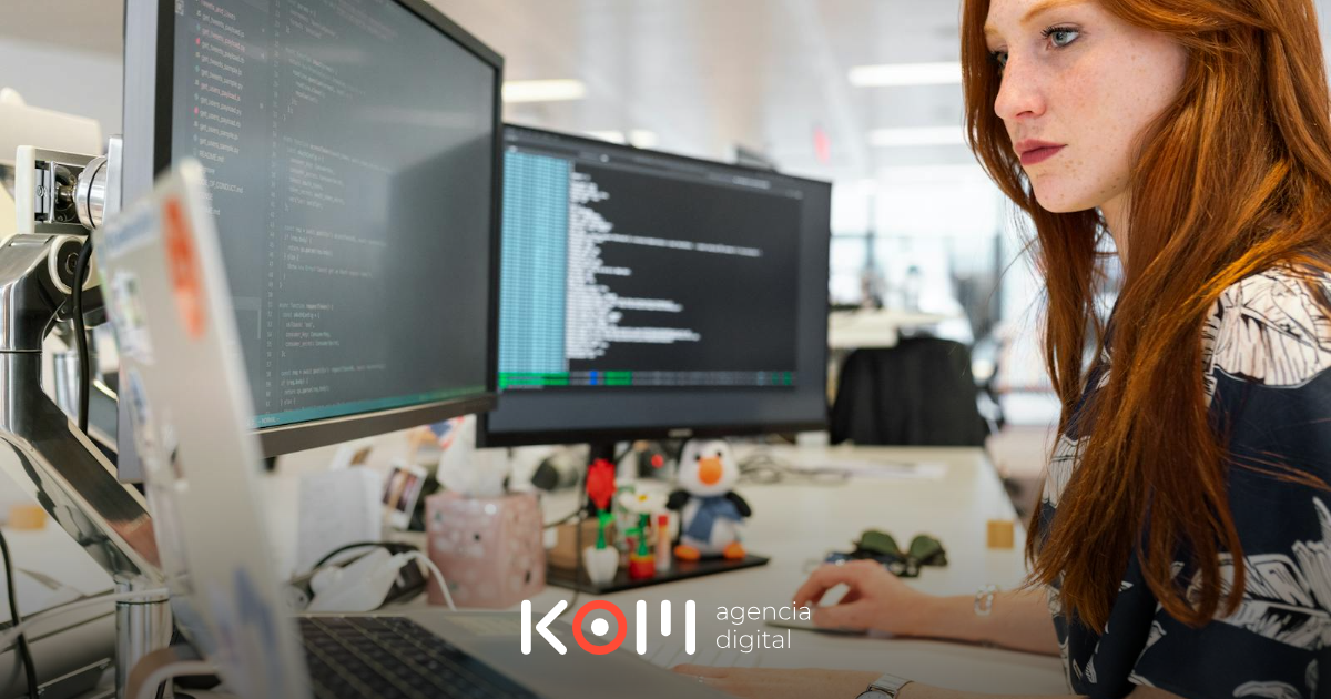 Equipo de soporte peruano integrando Libro de Reclamaciones con HubSpot, Zoho CRM y Salesforce