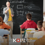 Estudiantes peruanos en aula de colegio o universidad con régimen especial del Libro de Reclamaciones educativo