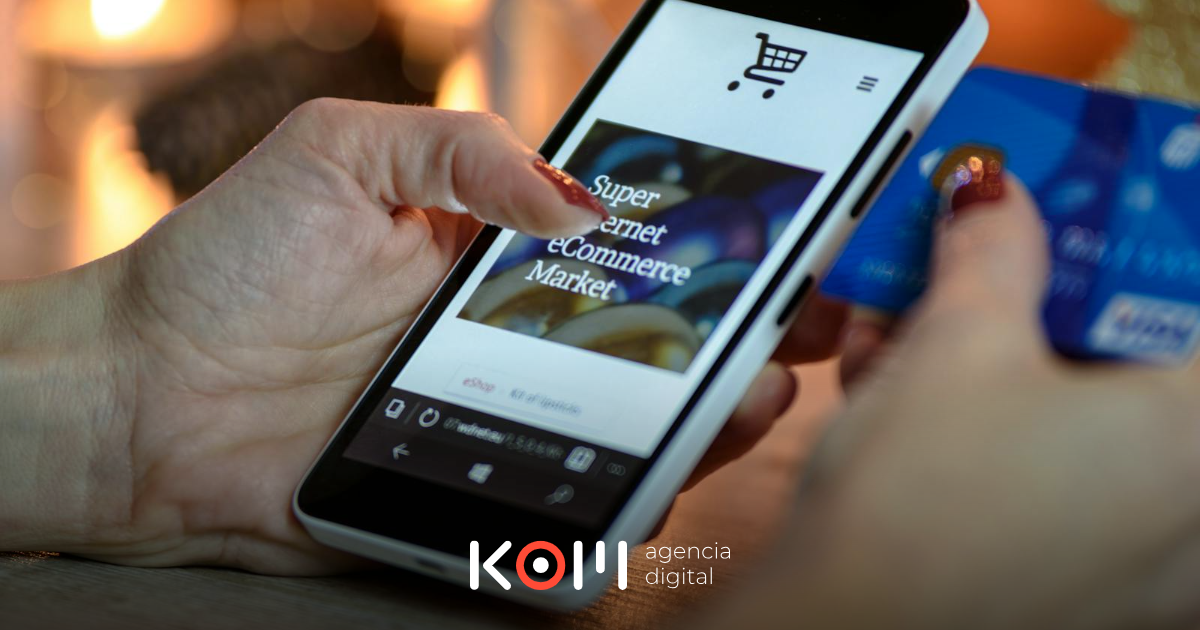 Emprendedora peruana gestionando tienda online con Libro de Reclamaciones virtual integrado