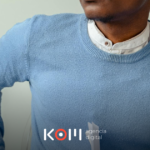 Médico peruano atendiendo paciente en clínica regulada por el Libro de Reclamaciones y SUSALUD