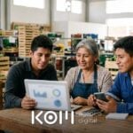 Equipo de una empacadora de frutas revisa su web y su celular en el almacén, parte de su estrategia de marketing digital en Chiclayo (marketing digital chiclayo)