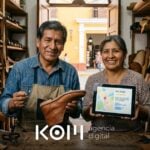 Pareja dueña de un taller de calzado revisa reseñas de su ficha de Google en una tablet como parte de su marketing digital en Trujillo (marketing digital trujillo)