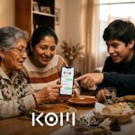 Familia limeña revisa en el celular qué restaurante le sugiere Meta AI en WhatsApp para una reunión familiar (meta ai whatsapp)