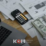 Asesora legal peruana utilizando plantillas editables para responder reclamos del Libro de Reclamaciones