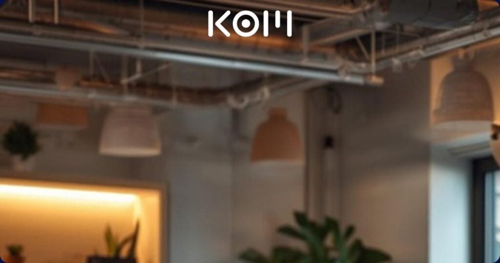 que es dall e openai featured | KOM Agencia Digital PAGINAS WEB EN LIMA Desarrollador masculino trabajando con software de generación de imágenes con inteligencia artificial en oficina moderna KOM