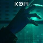 Profesional configurando un system prompt para personalizar un chatbot con IA