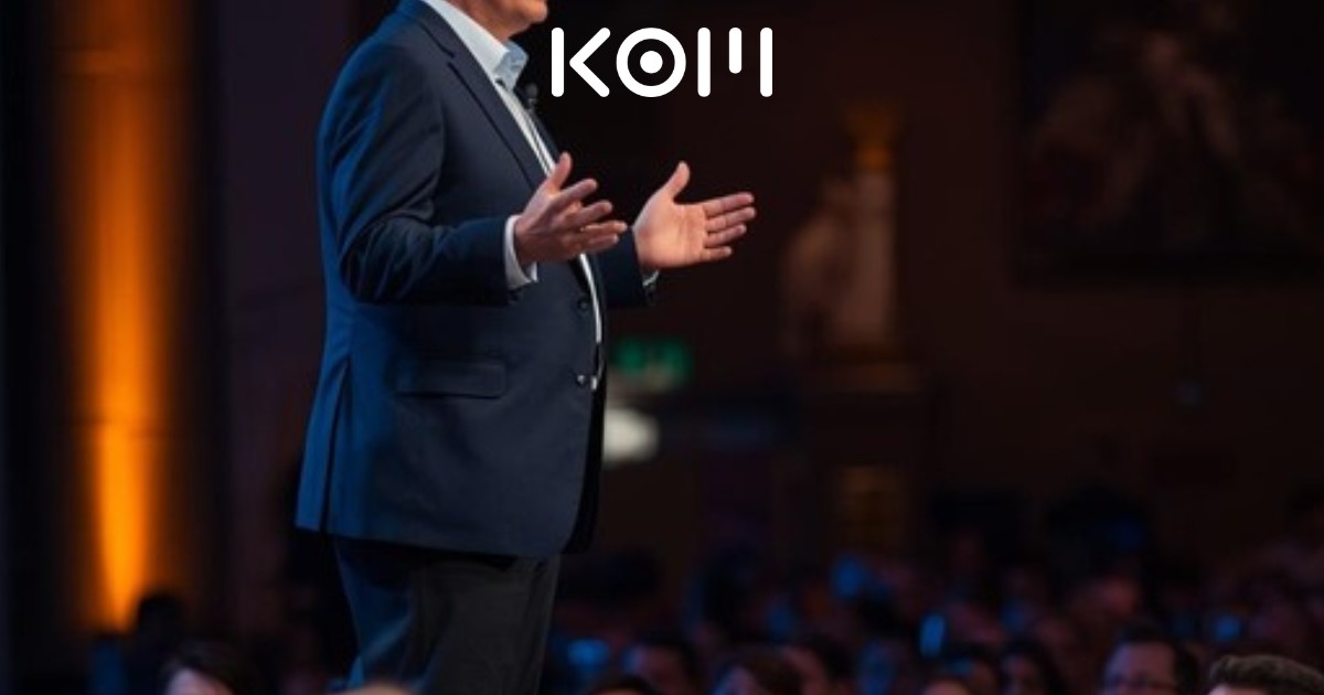 Investigador de inteligencia artificial presentando avances en seguridad y superinteligencia en conferencia