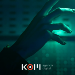 Asistente peruana de atención al cliente diferenciando reclamos de quejas según INDECOPI