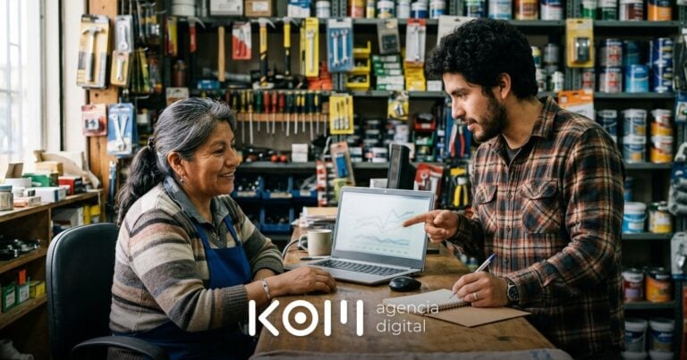 Dueña de una ferretería y su hijo revisan gráficos en una laptop siguiendo un tutorial de Search Console en el mostrador (search console tutorial)