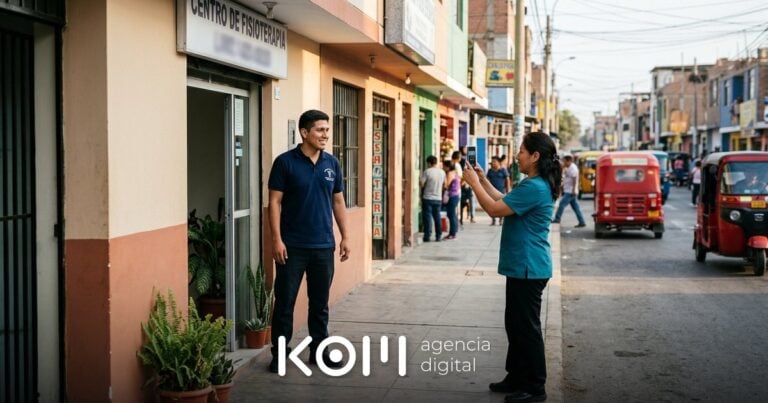 Dos fisioterapeutas fotografían la fachada de su centro en un distrito de Lima para mejorar su SEO local en Google Maps (seo local lima distritos)