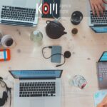 ¿Cómo Ahrefs, Surfer y HubSpot obtienen el 12–25 % de sus registros desde IA? - KOM Agencia Digital