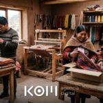 Tejedoras cusqueñas empacan un chal de alpaca mientras un joven fotografía textiles para vender artesanía por internet al extranjero