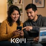 Pareja revisa en su celular y laptop los datos de una empresa para comprobar la confianza que da su página web antes de comprar (confianza página web empresa)